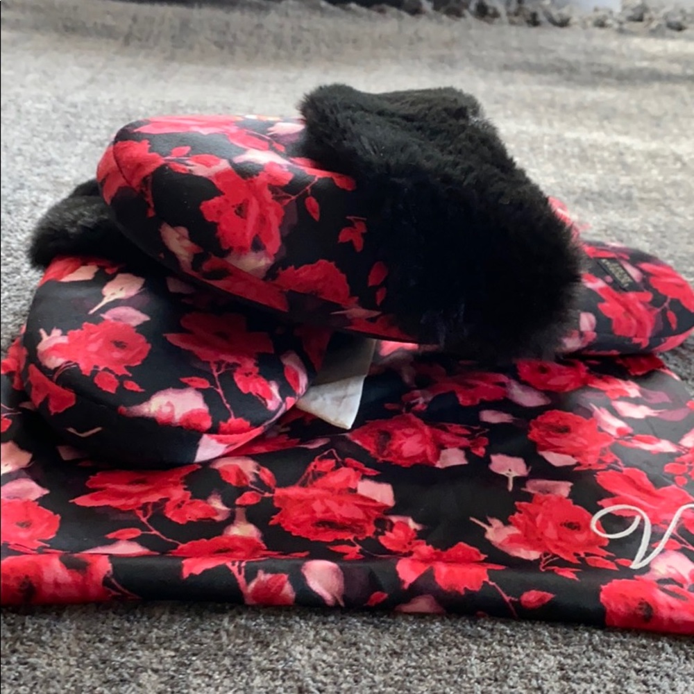 Slippers - Picture 2 of 2